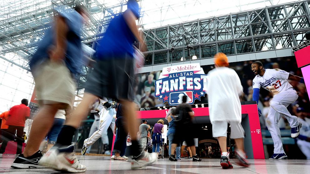 PHOTO: People walk into New Yorks Javits Convention Center during the All-Star FanFest