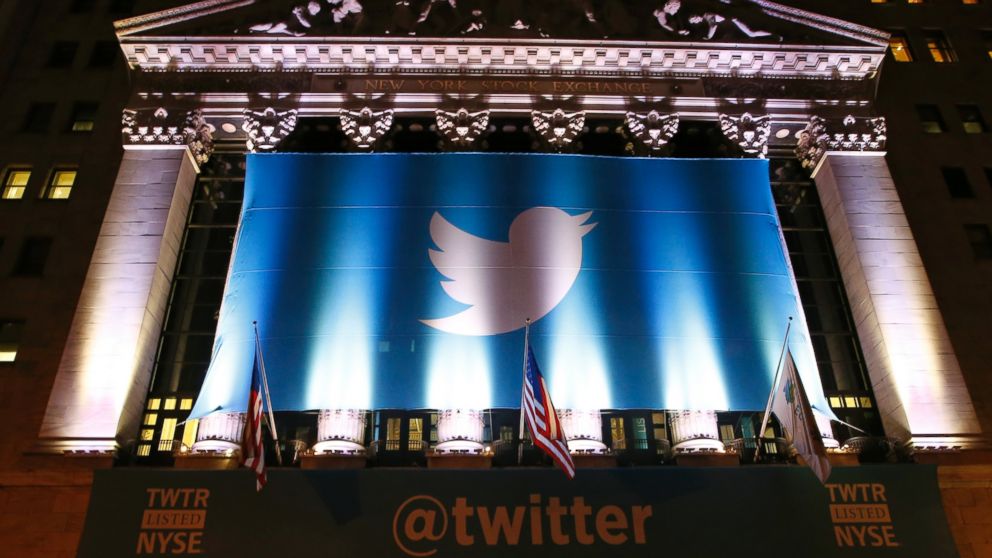 PHOTO: A banner adorns the facade of the New York Stock Exchange in advance of Twiiters initial public offering, Nov. 7, 2013, in New York.