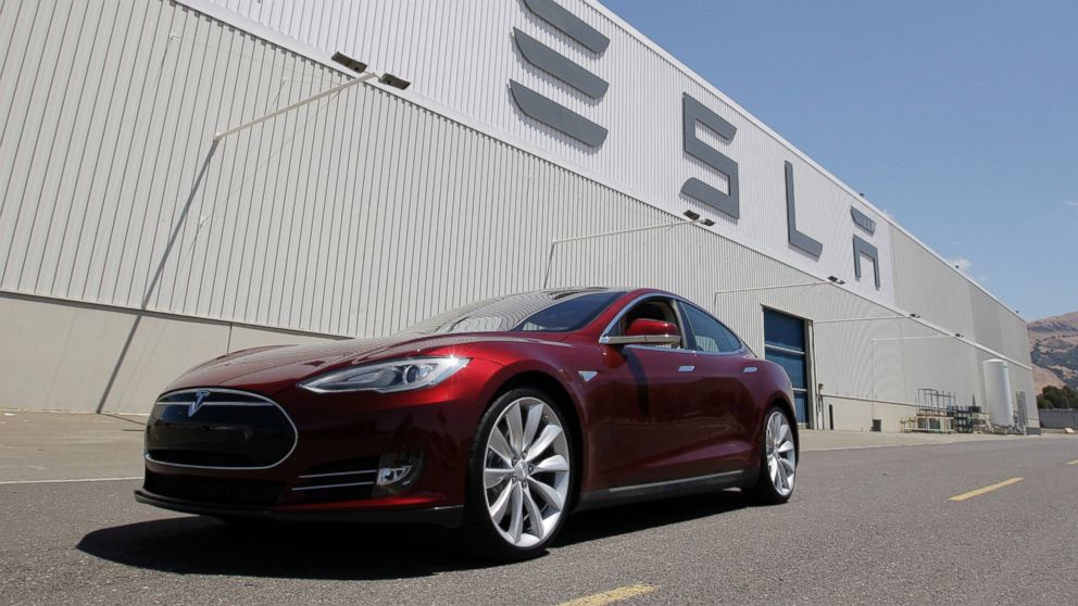 PHOTO: A Tesla Model S sits outside the Tesla factory in Fremont, Calif., Nov. 13, 2013.