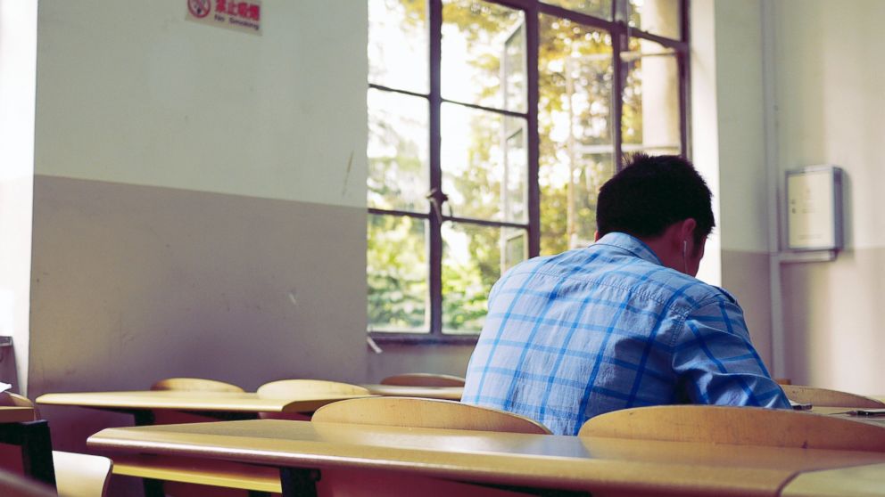 PHOTO: President Obama recently announced a plan to expand the repayment cap on federal student loans.