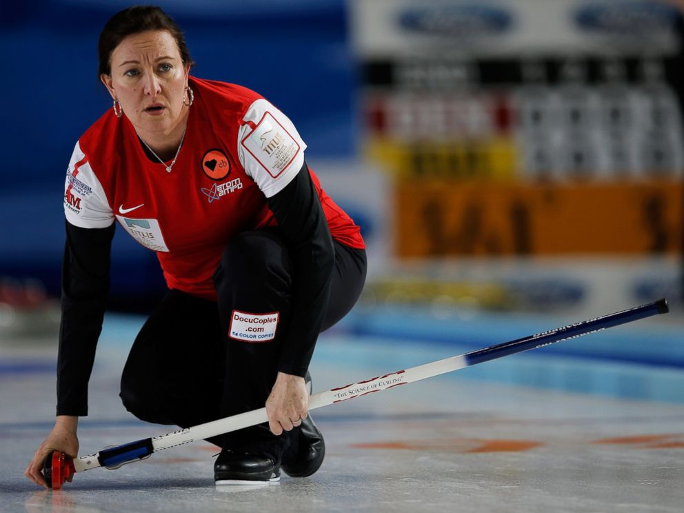 PHOTO: Ann Swisshelm of the United States gives her teammates instructions during a match