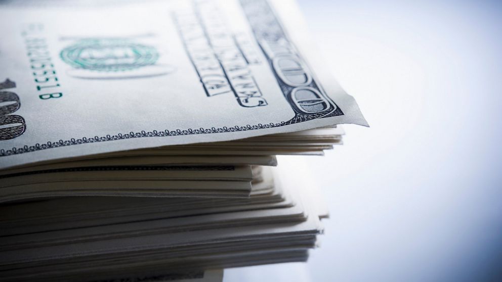 PHOTO: Can You Spot The Signs of an Investment Scam?