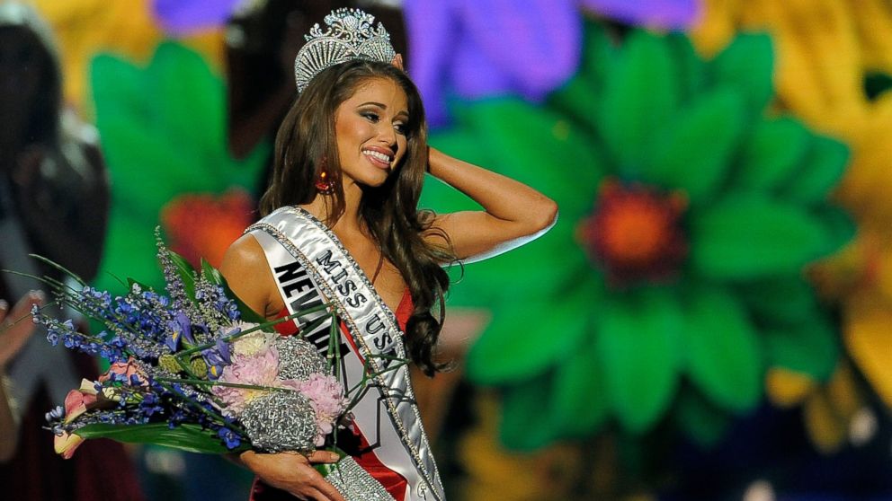 PHOTO: Miss Nevada Nia Sanchez is crowned Miss USA during the 2014 Miss USA Competition on June 8, 2014 in Baton Rouge, La.