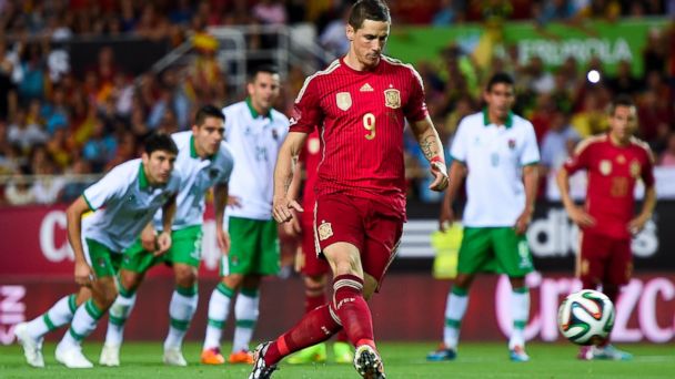 PHOTO: Fernando Torres of Spain scores the opening goal in an international friendly match