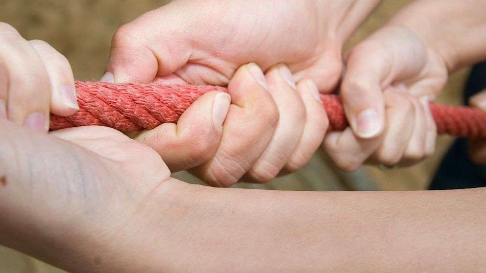 PHOTO: tug of war