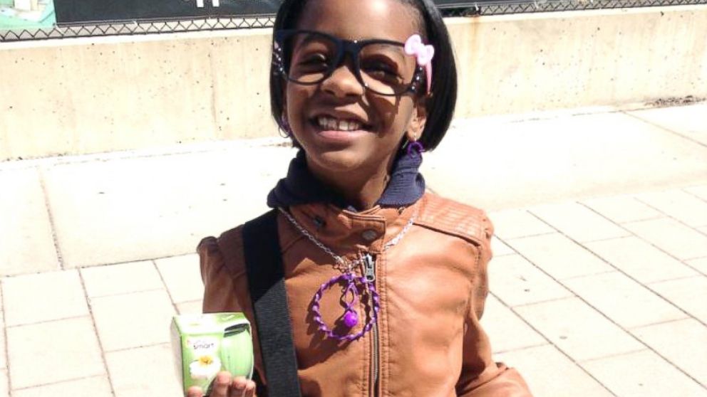 PHOTO: Asia Newson, now 11-years-old, sells a product on the sidewalk in Detroit.
