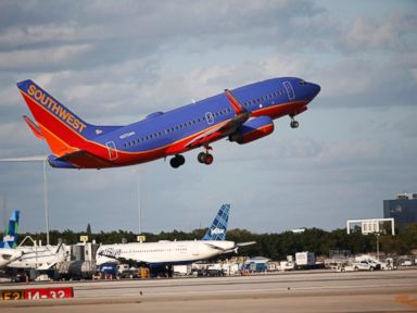 Southwest reports lower 2Q profit, weak revenue outlook