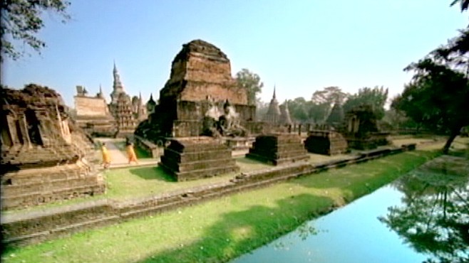 VIDEO: Getting a free credit report and great honeymoon destinations for every couple.
