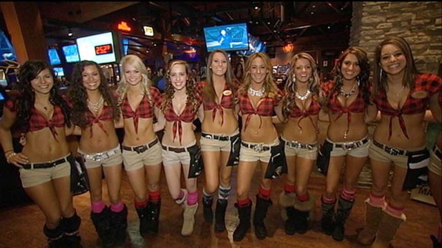 PHOTO: "Breastaurants," such as Twin Peaks, are bar and grill chains with busty waitresses.
