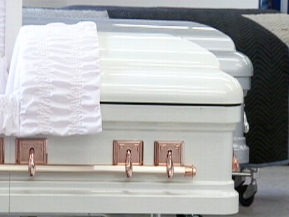 Video: U.S. company is the first in the world to produce plastic caskets.
