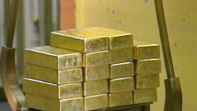 VIDEO: Analysts cite a strengthening dollar for the losing value of precious metals.
