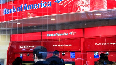 PHOTO: Bank of America customers use ATM machines in New York City.
