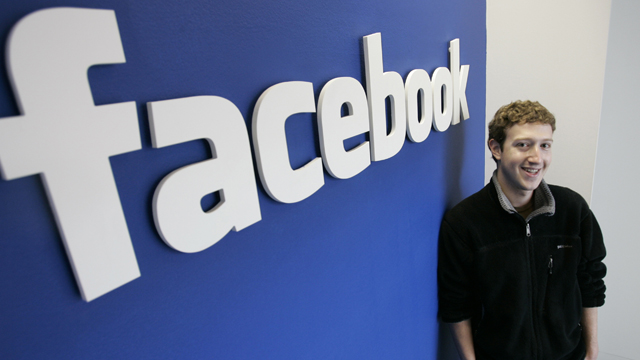PHOTO: Mark Zuckerberg at Facebook headquarters in Palo Alto, Calif.