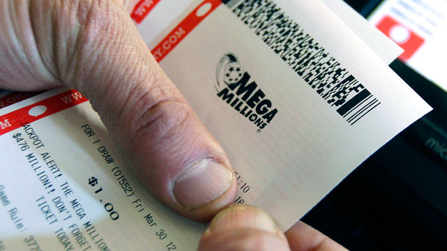 PHOTO: Johnny Maroun sells Mega Million lottery tickets to a customer at the familys Marathon service station in Moreland Hills, Ohio, March 28, 2012.