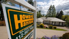 PHOTO: In this May 6, 2013, file photo, a home is for sale in Mt. Lebanon, Pa. Freddie Mac reports on mortgage rates for the last week of May on May 30, 2013.