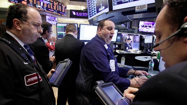 PHOTO: Traders of floor of New York Stock Exchange