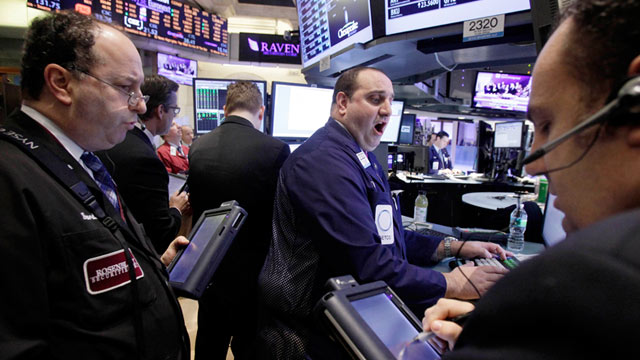 PHOTO: Traders of floor of New York Stock Exchange