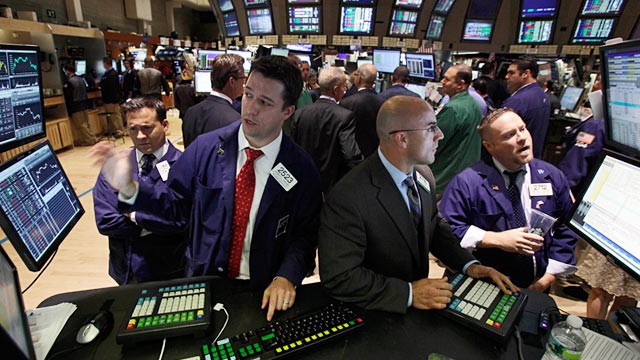 PHOTO: Traders on floor of New York Stock Exchange