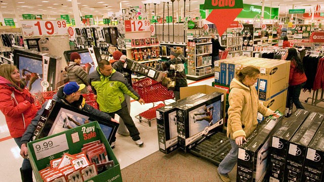 PHOTO: Shoppers grab flat screen televisions on sale immediately after the opening of a Super Target store in Thornton, Colo., Nov. 26, 2010.
