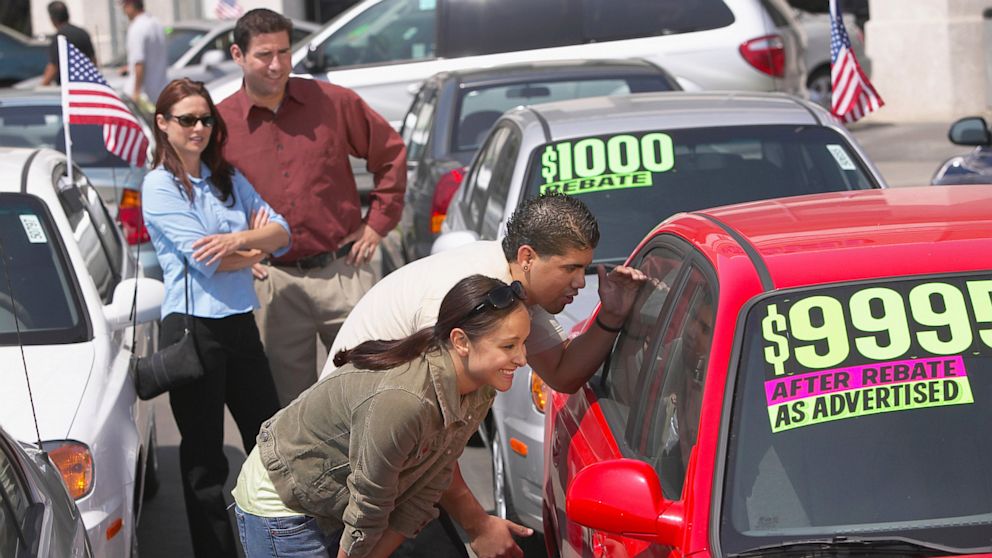 PHOTO: Here are five things to consider when buying or leasing a car.
