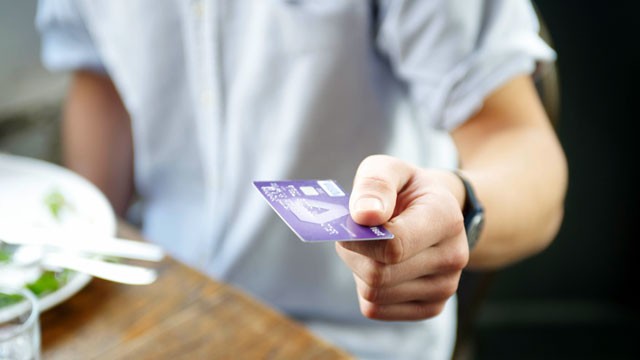 PHOTO: Starting Sunday, merchants who want to impose a surcharge on customers paying by credit card will be free to do so.