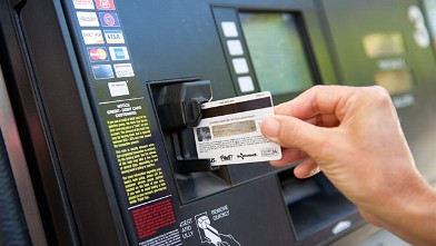 PHOTO: Woman pays for gas with credit card
