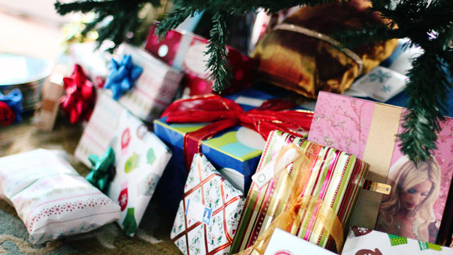 PHOTO: List of several ways to get holiday gifts for nothing.