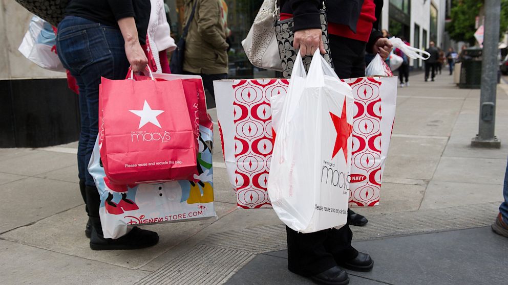 PHOTO: Pedestrians carry shopping bags on Black Friday in San Francisco, California, U.S., in this Nov. 25, 2011 file photo.