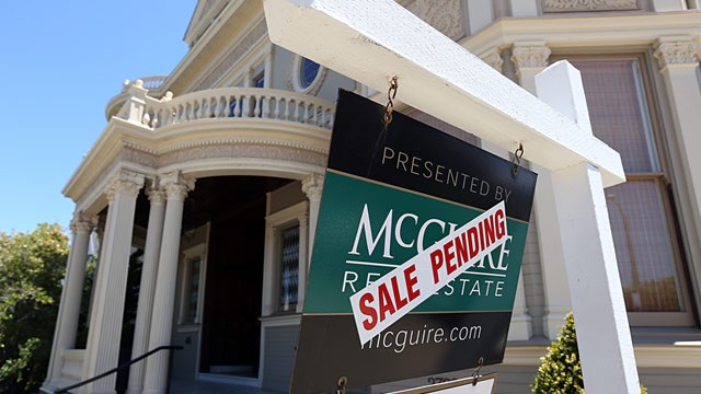 PHOTO: Sale pending sign