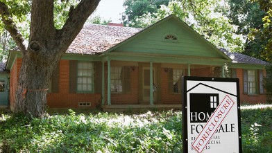 PHOTO: The housing market continues to decline.