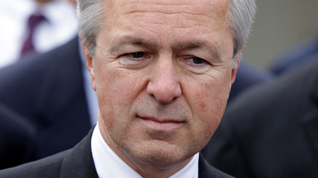 PHOTO: John Stumpf, CEO Wells Fargo, talks to reporters after a meeting with U.S. President Barack Obama at the White House in this March 27, 2009 file photo in Washington, DC.