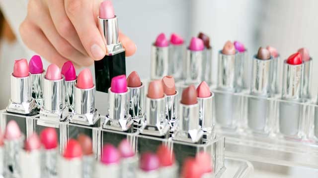 PHOTO: Researchers say evolution drives the Lipstick Effect during recessions.
