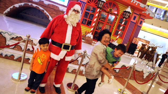PHOTO: A job as a department store Santa can pay from $50 to $100 an hour.