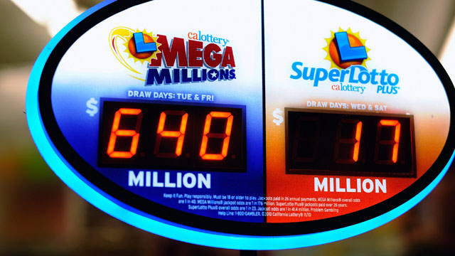 PHOTO: A sign displays of the $640 Mega Millions jackpot at Liquorland on March 30, 2012 in Covina, California.