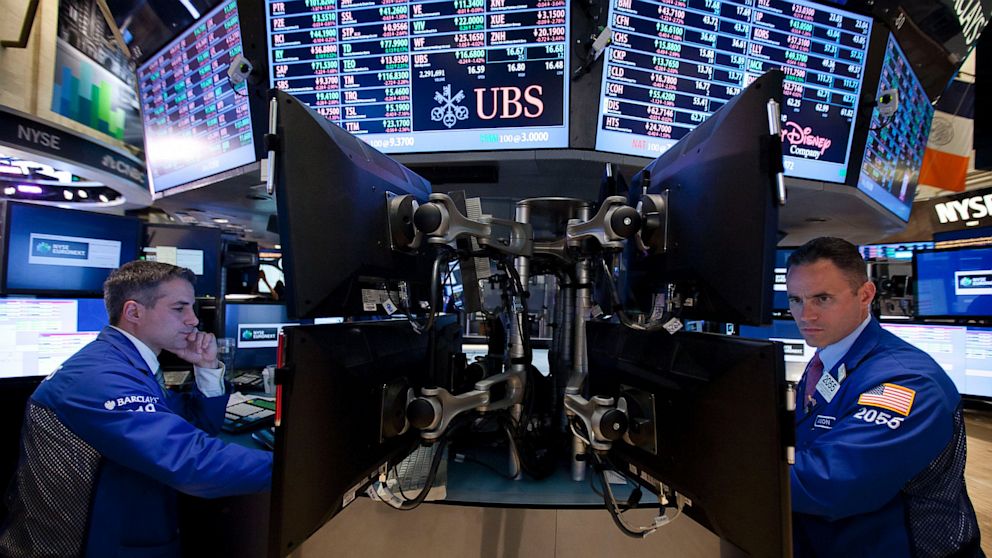 PHOTO: Traders work on the floor of the New York Stock Exchange (NYSE) in New York, June 24, 2013.
