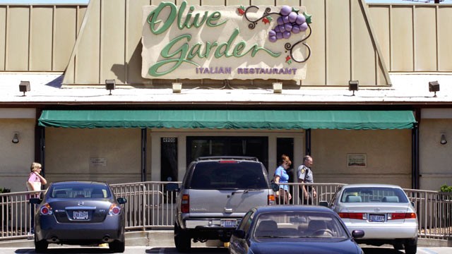PHOTO: An Olive Garden restaurant sits in Cincinnati, Ohio, in this June 23, 2009 file photo.