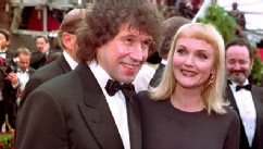 PHOTO: Irish actor Stephen Rea (L), nominee for Best Actor for his performance in "The Crying Game," arrives 29 March at the 65th Annual Academy Awards ceremony with British co-star Miranda Richardson.
