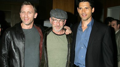 PHOTO: Daniel Craig, Steven Spielberg and Eric Bana during Los Angeles Private Screening of Universal's "Munich" - Arrivals at The Academy of Motion Picture Arts and Sciences in Beverly Hills, California.