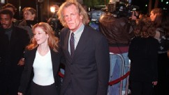 PHOTO: Actor Nick Nolte(R), who has a role in the film "The Thin Red Line," arrives to the premiere of the movie with television actress Vicky Lewis(L) 22 December in Beverly Hills. The film also stars Sean Penn, who did not attend the premiere.