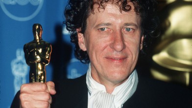 PHOTO: Geoffrey Rush holds his award for Best Performance By An Actor In A Leading Role for the film "Shine" backstage at the 69th Annual Academy Awards ceremony March 24, 1997 in Los Angeles, CA.