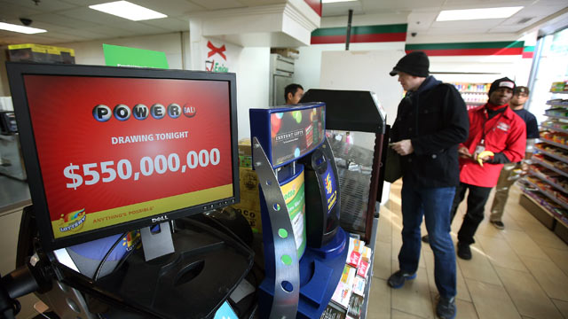 PHOTO: Customers purchase Powerball lottery tickets at a 7-Eleven store, Nov. 28, 2012 in Chicago, Illinois.