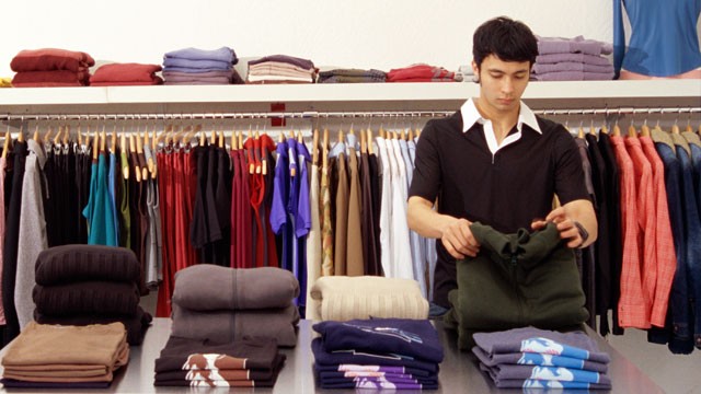 PHOTO: Holiday shopping season is upon us and Readers Digest unveils the secrets your sales clerk wont tell you, including how to find the best deals in the store, avoid common shopping pitfalls and more.