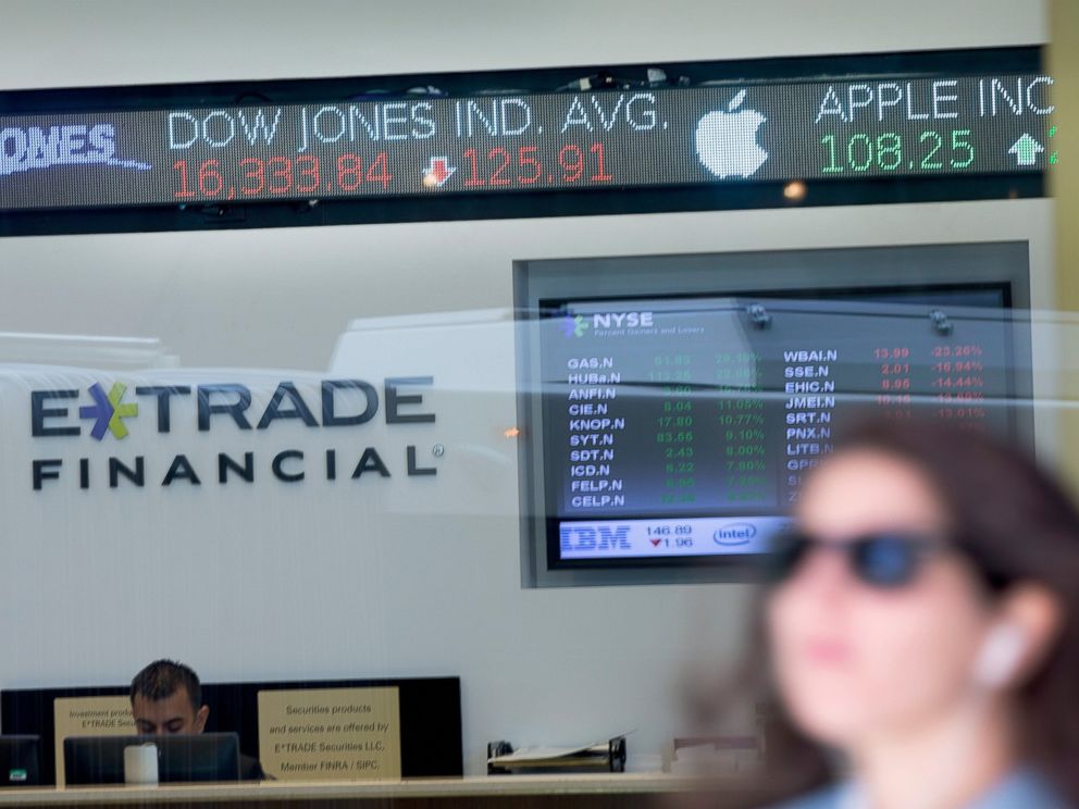 PHOTO: Stock prices are flashed across a screen in the lobby of an E-Trade branch on Aug. 24, 2015 in Chicago.