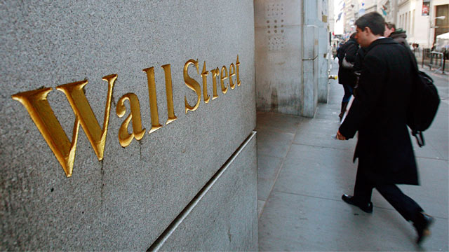 PHOTO: Wall Street sign outside New York Stock Exchange
