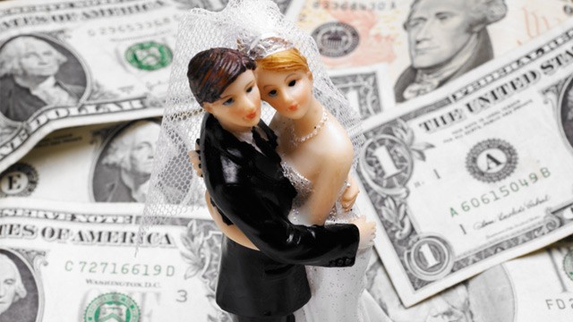 PHOTO: Before saying "I do," here are some financial topics the two of you should discuss.