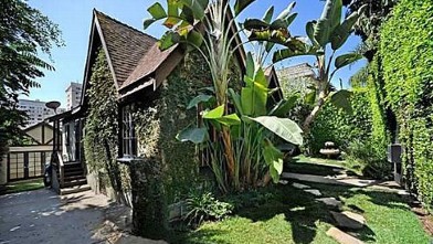 PHOTO: Purchased for $1,050,000 in March 2006 and sold for $880,000 in June 2011.