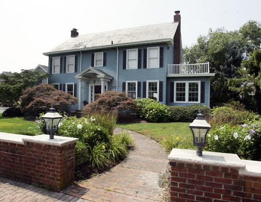 Will and Kate Move Into Di's Pad