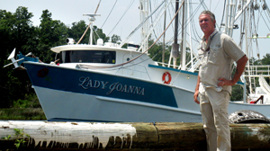 PHOTO Boat Owners Earn Up to $3,000 A Day Using Trawlers to Gather Oil