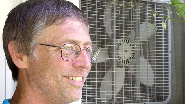PHOTO: Don Cox thrives in 109-degree heat despite having turned off the air-conditioner.