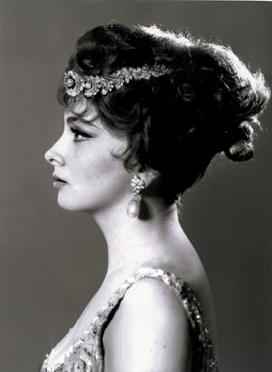 Gina Lollobrigida wears her tiara gina lollobrigida, jewelry auction, sotheby's, sothebys magnificent jewels